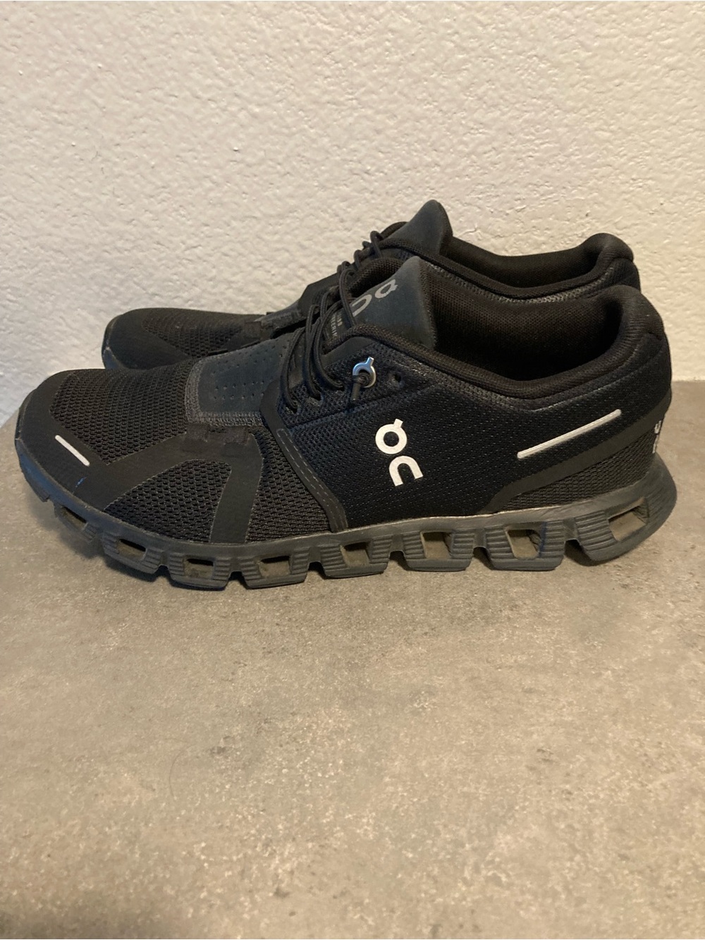 On Like New Running Shoes - Picture 6 of 11